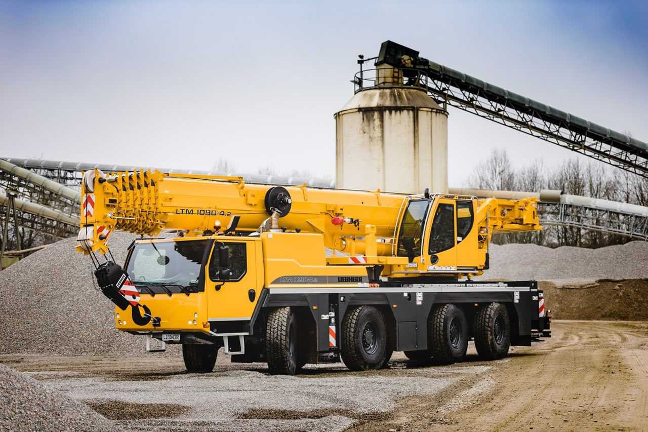 Liebherr LTM1090 mobilusis kranas darbe