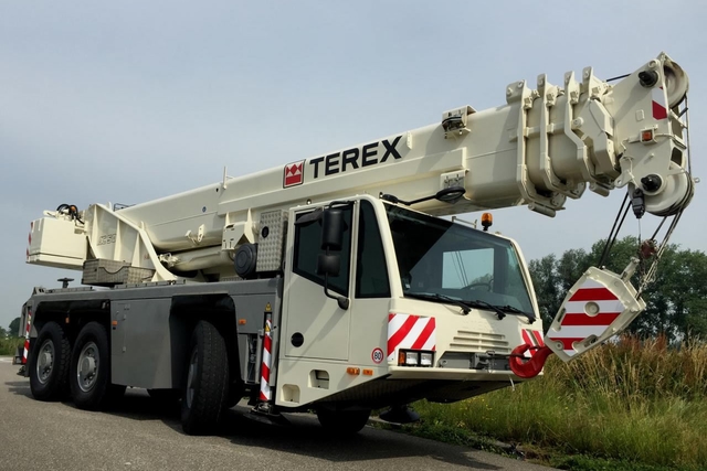 Terex AC50-1 — 50 tonų automobilinis kranas nuomai